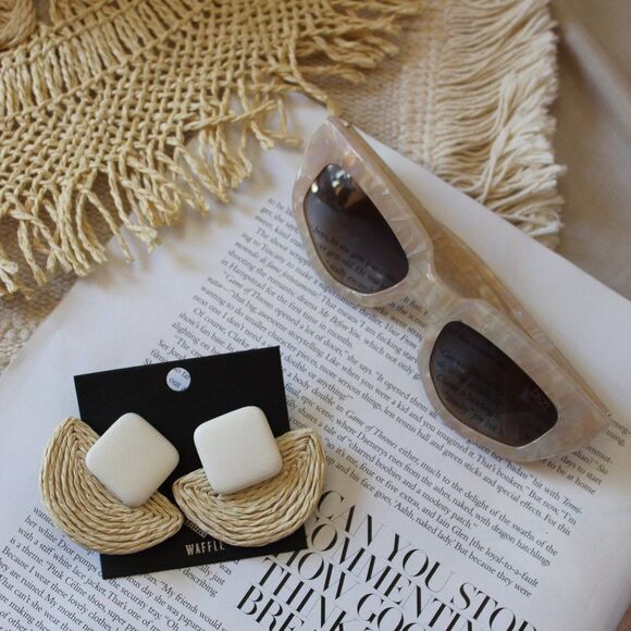 🆕️Vacation on my Mind Collection// Beige Woven Earring - Picture 2 of 4